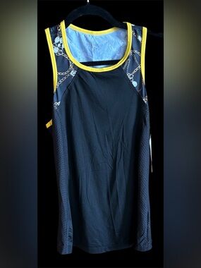 Sofibella Sleeveless Top in yellow and black